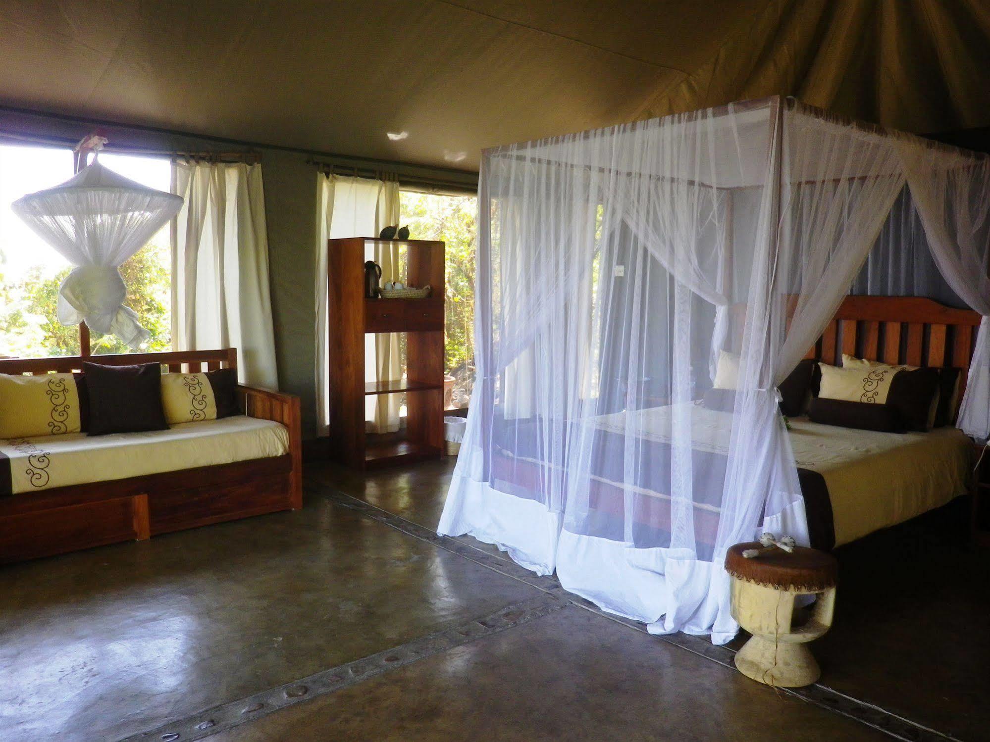 Blue Zebra Island Lodge Senga Bagian luar foto