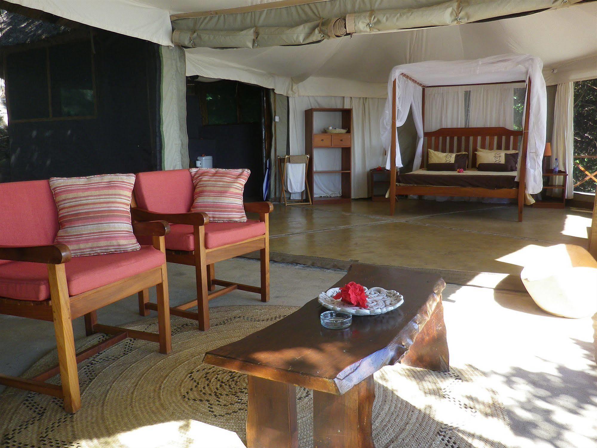 Blue Zebra Island Lodge Senga Bagian luar foto