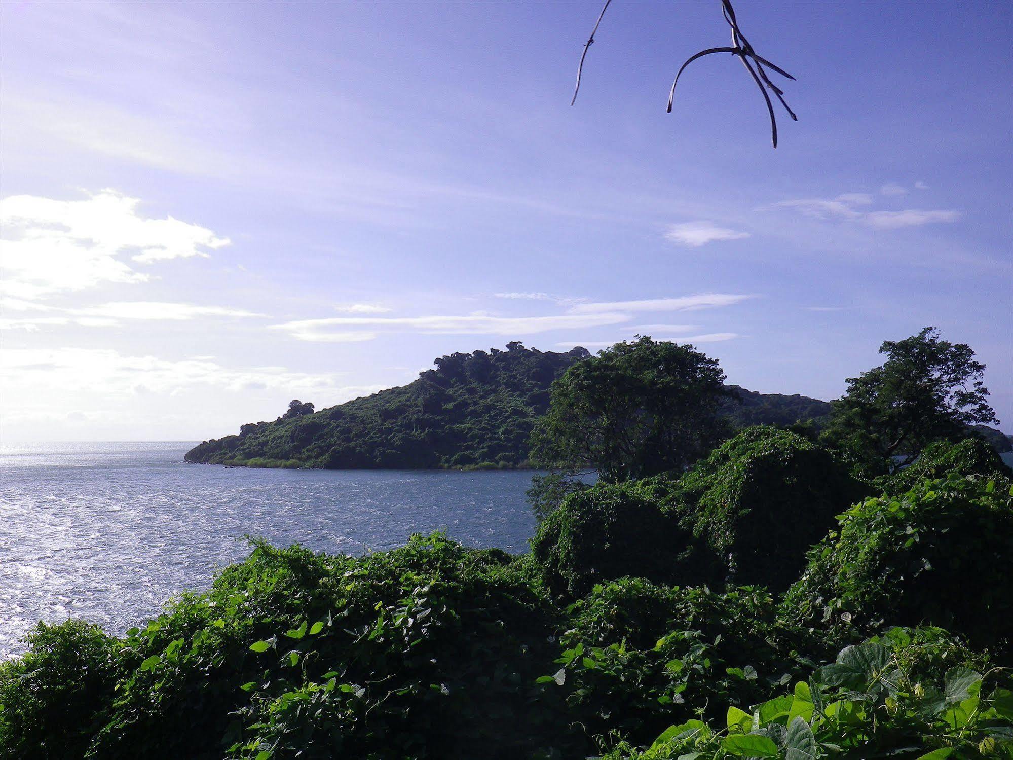Blue Zebra Island Lodge Senga Bagian luar foto
