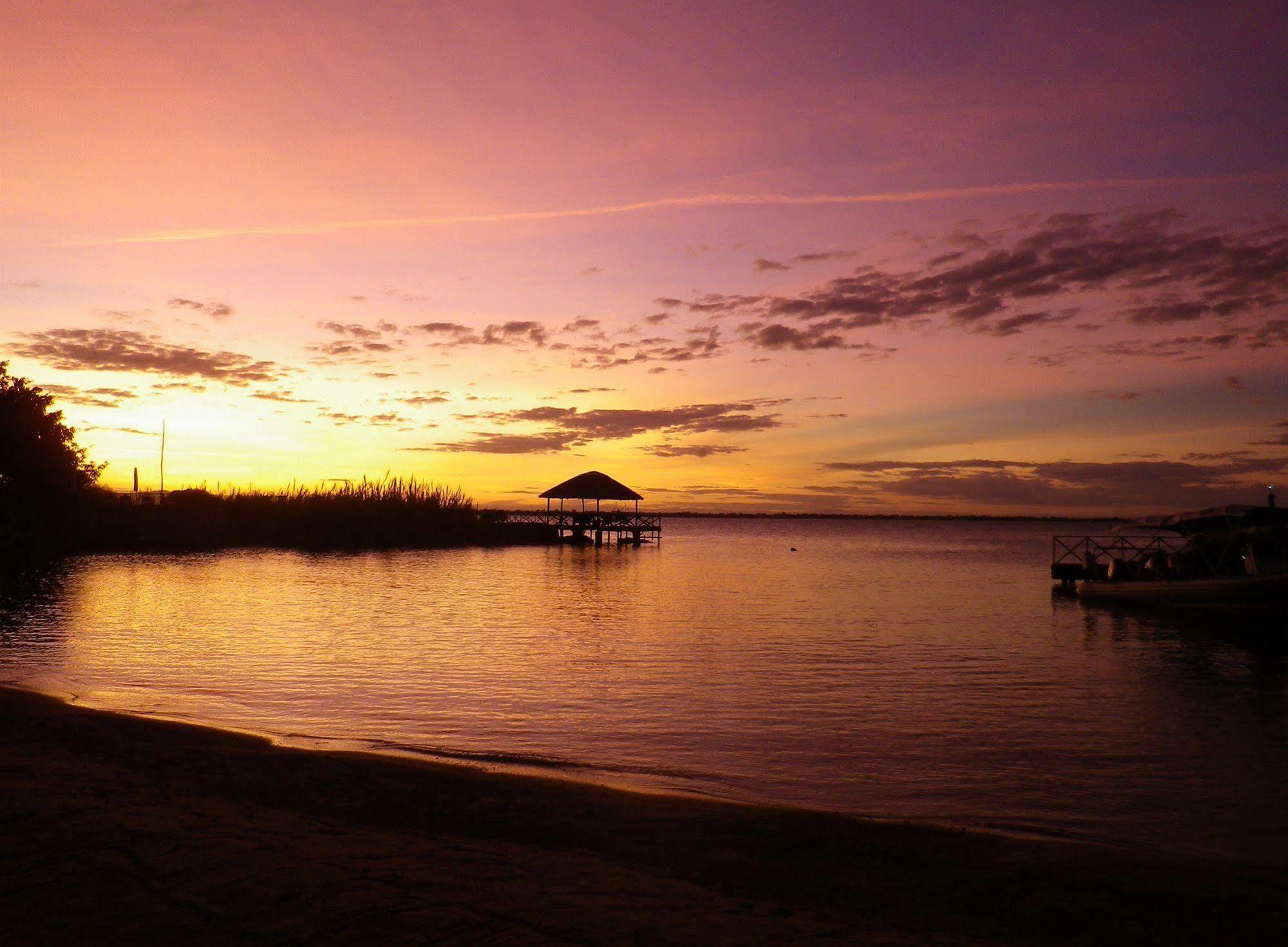 Blue Zebra Island Lodge Senga Bagian luar foto