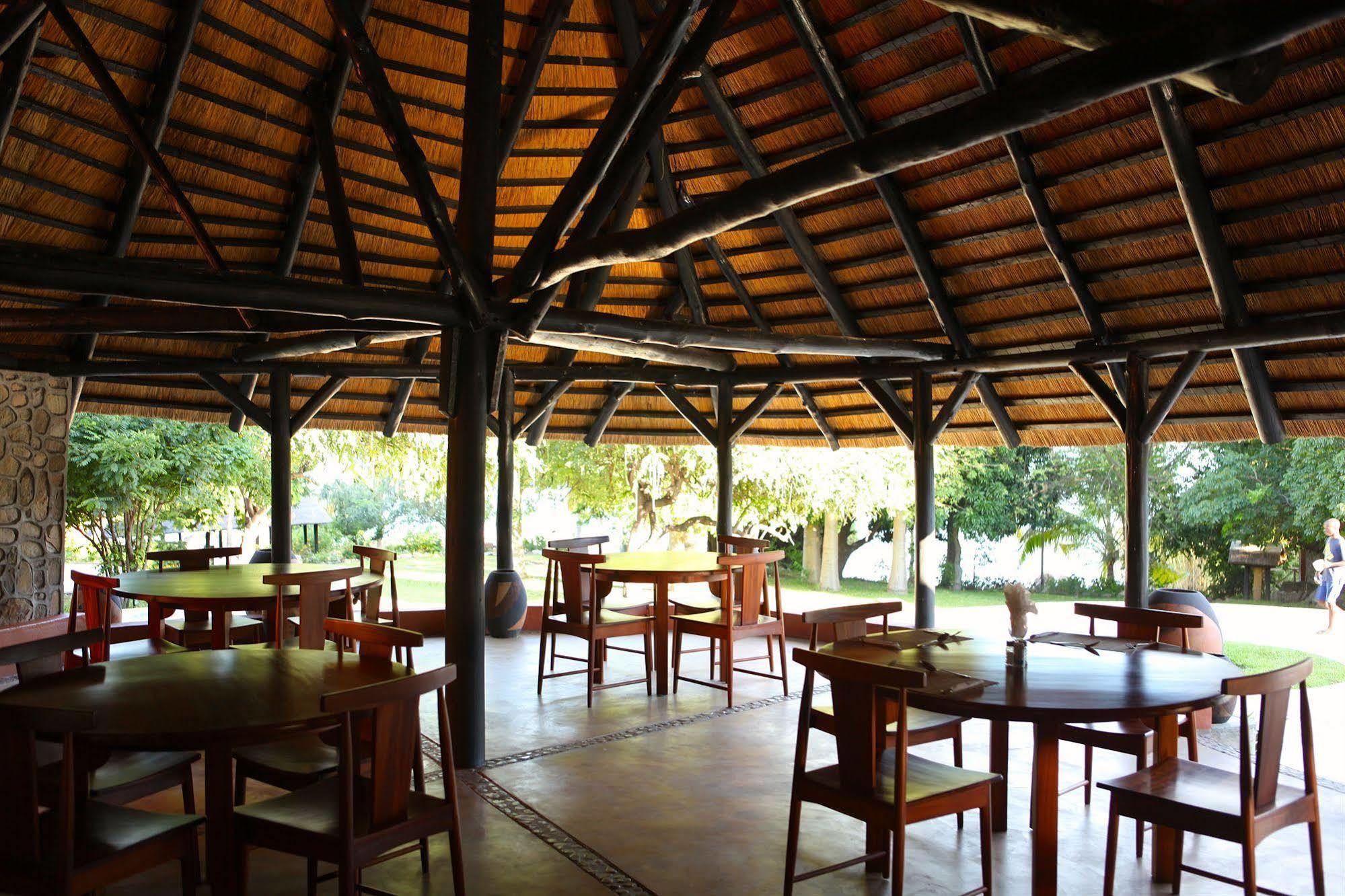 Blue Zebra Island Lodge Senga Bagian luar foto