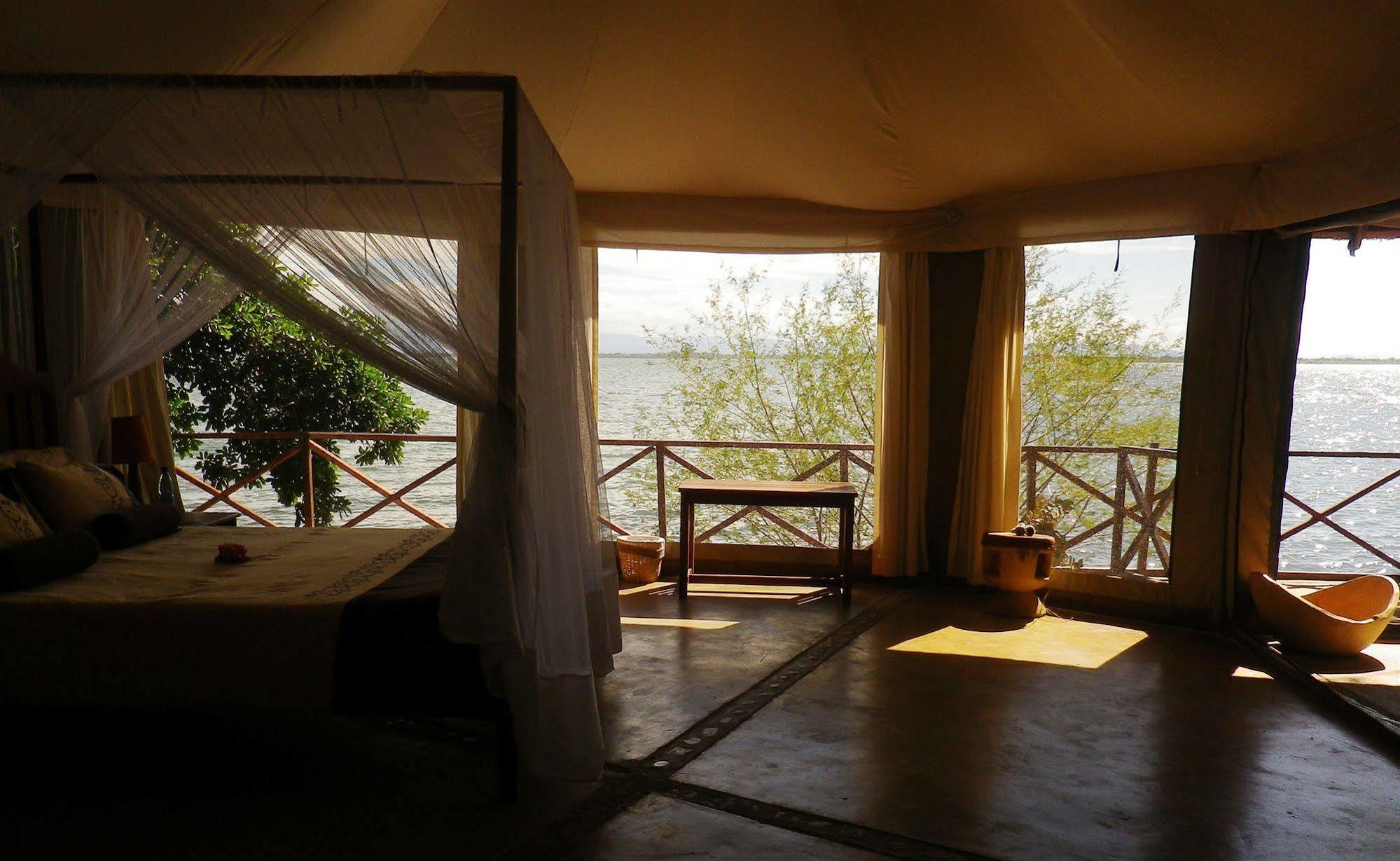 Blue Zebra Island Lodge Senga Bagian luar foto